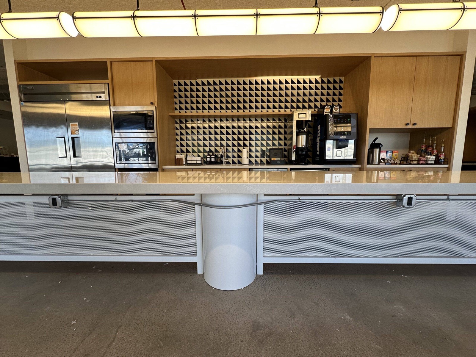 Kitchen and coffee bar in the common areas
